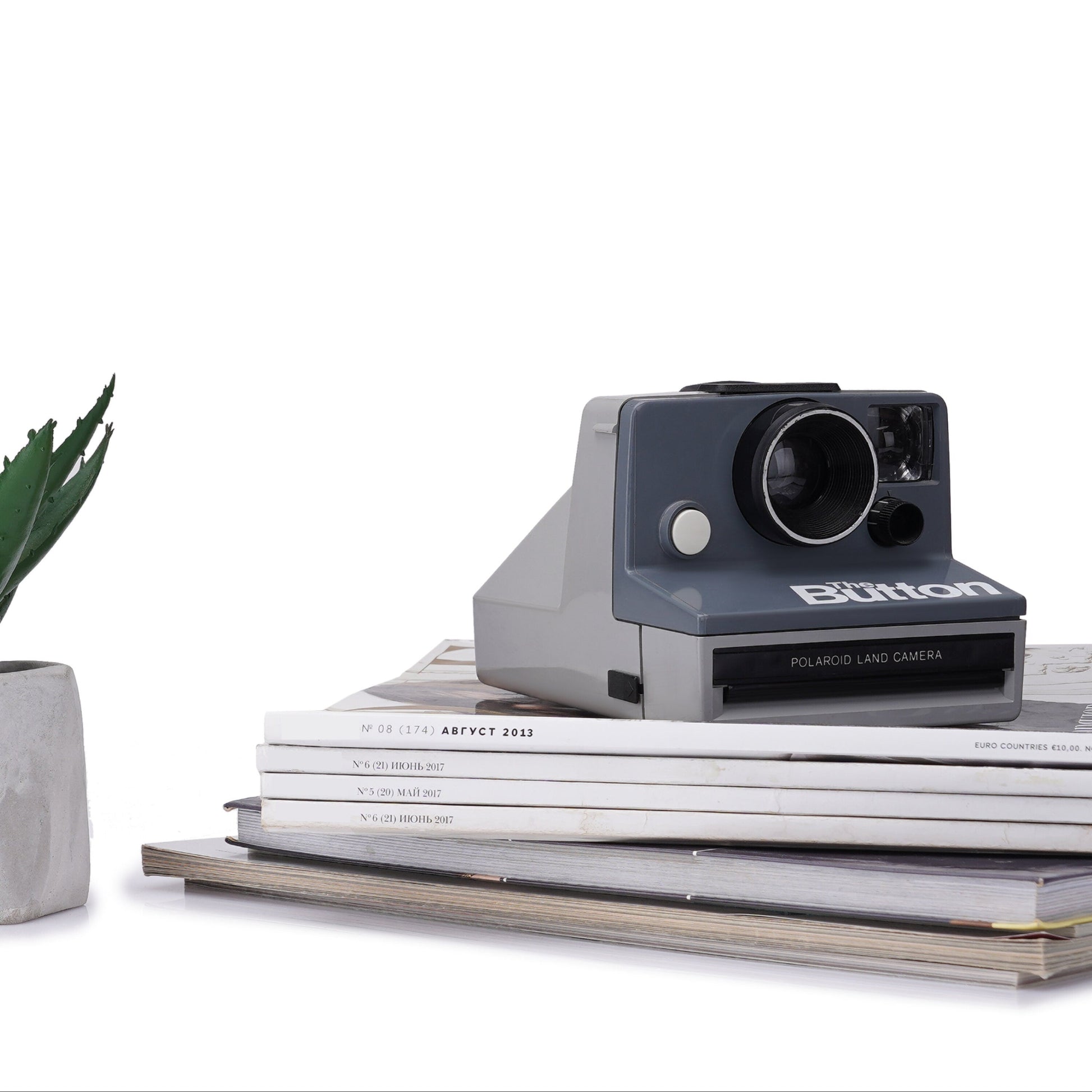 The Button Polaroid Land Camera, Vintage Instant Camera, Classic Polaroid Land Model, 1960s Instant Film Camera, Collectible Photography Camera - Vintage Polaroid Instant Cameras