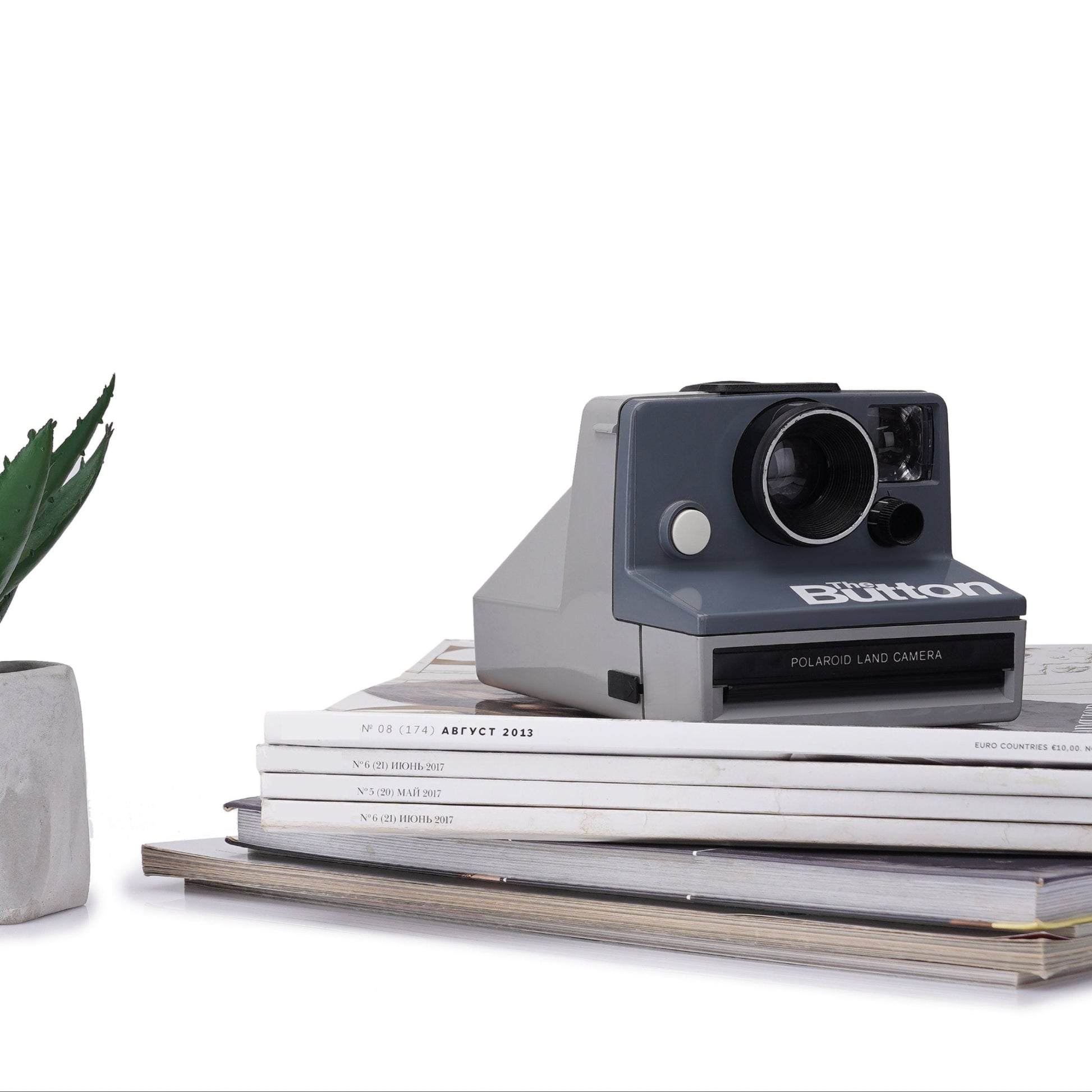 The Button Polaroid Land Camera, Vintage Instant Camera, Classic Polaroid Land Model, 1960s Instant Film Camera, Collectible Photography Camera - Vintage Polaroid Instant Cameras