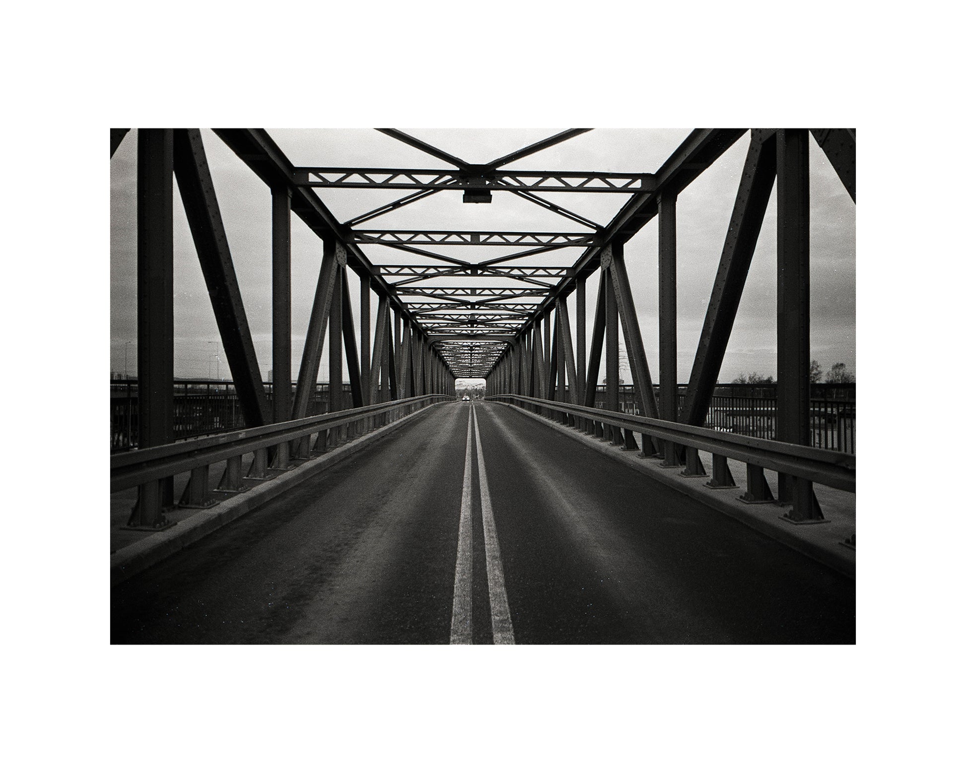PAN 400 — Black and White Negative Film for True Classics - Vintage Polaroid Instant Cameras