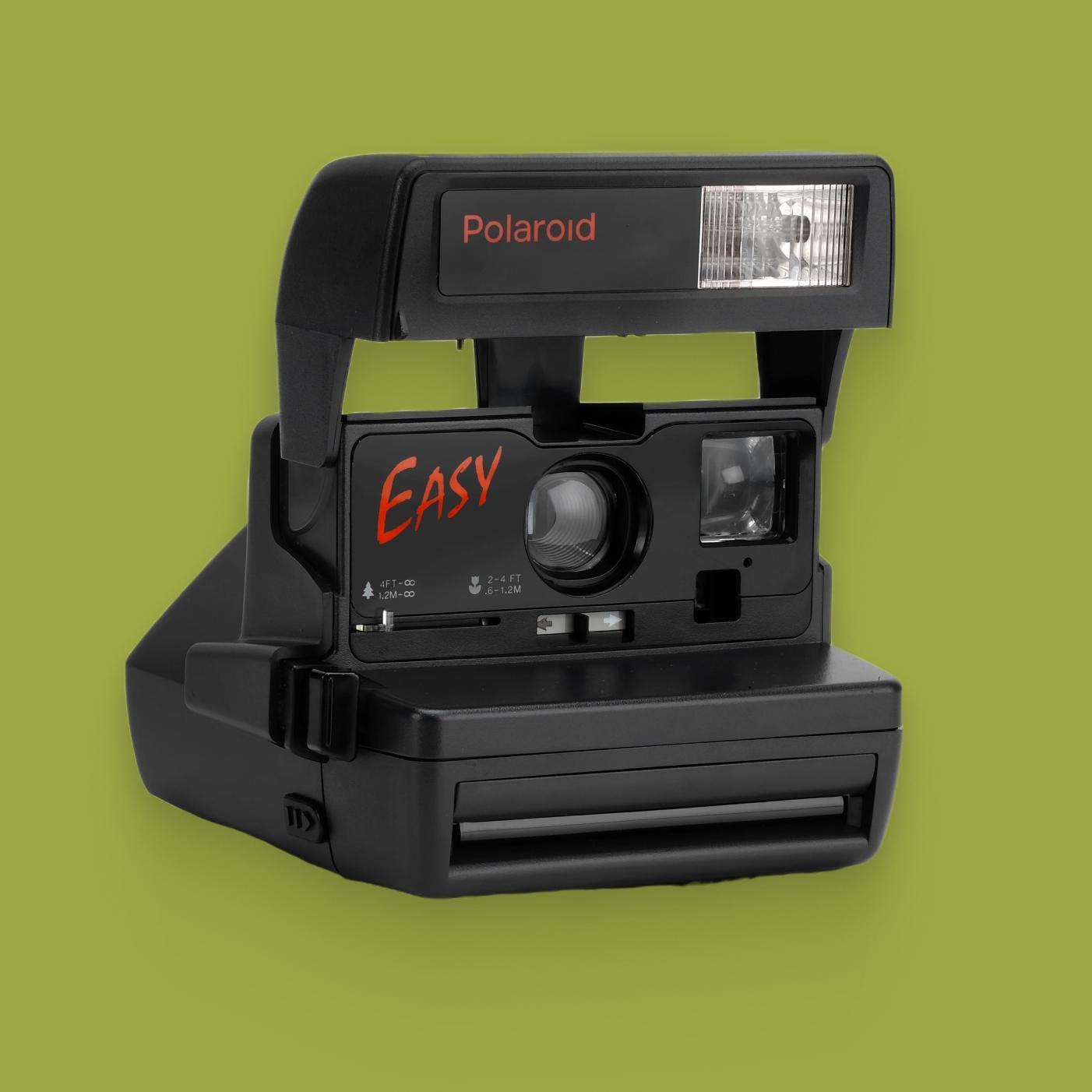Polaroid 600 type, polaroid 636 close up (family edition) — 600 instant film camera, built-in flash, close-up lens, tested - Vintage Polaroid Instant Cameras