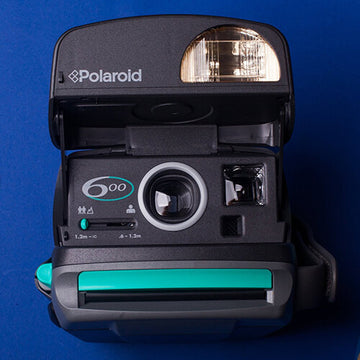 Polaroid 600 Round Instant Film Vintage Old Fashioned Camera Polaroid 600 Type Film Camera 90s style - Vintage Polaroid Instant Cameras